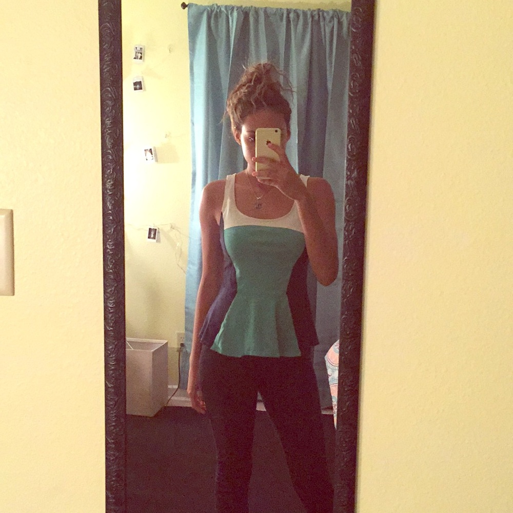 Color Block Top - Picture 2 of 2